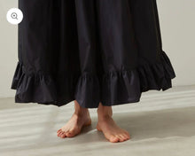 画像をギャラリービューアに読み込む, KANAKO TAMURA Taffeta Long Skirt(Navy)
